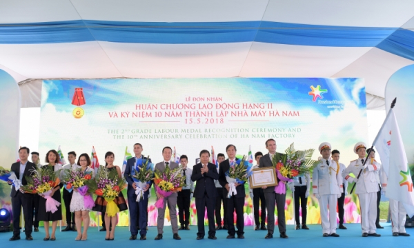FrieslandCampina Hà Nam vinh dự đón nhận Huân chương Lao động hạng Nhì
